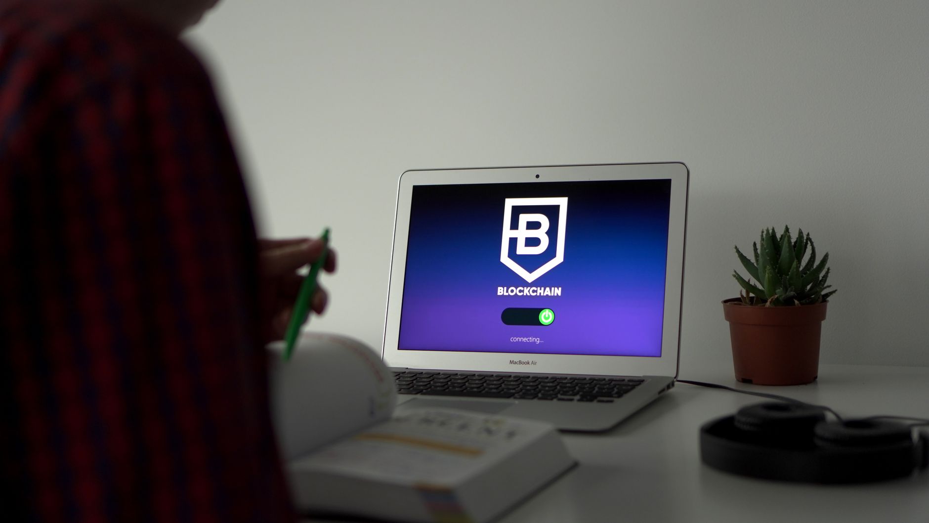 HBAR 20% 급등·솔라나 ETF 최대 유입 — 알트코인 시황 9월 29일 오후 대표 이미지